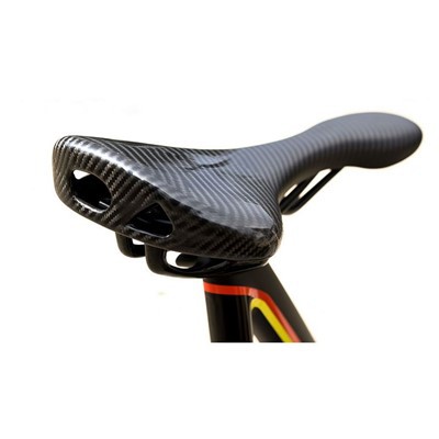 Blatnik od karbonskih vlakana